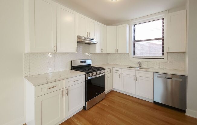 2 beds, 1 bath, 845 sqft, $2,075, Unit 3931-1