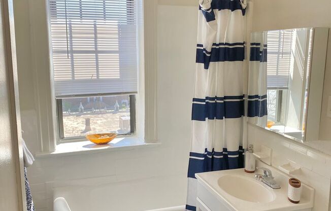 1 bed, 1 bath, 700 sqft, $2,282, Unit A03