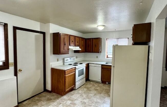 2 beds, 1 bath, $1,825