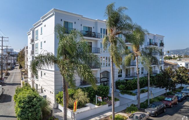 3 beds, 2.5 baths, 1,496 sqft, $6,250, Unit 201