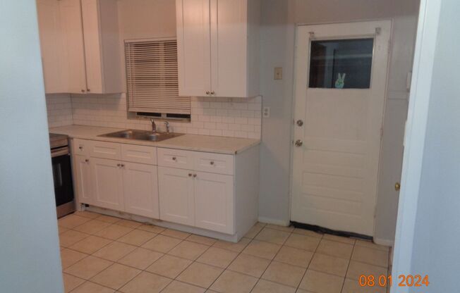 2 beds, 1 bath, $1,495