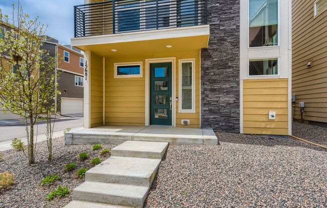Evolve Real Estate: Welcome to This Charming 3Beds/3Baths Modern Townhouse!!!