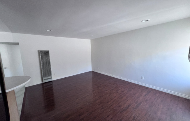 305 N Vinedo Ave 5