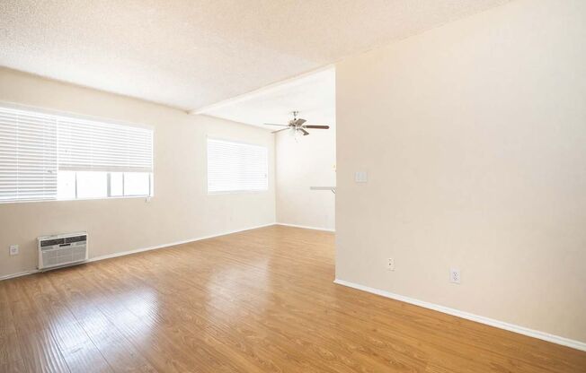 5715 Vineland Ave