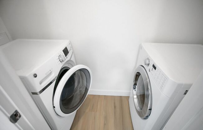 3 beds, 2 baths, $1,570, Unit # 2084