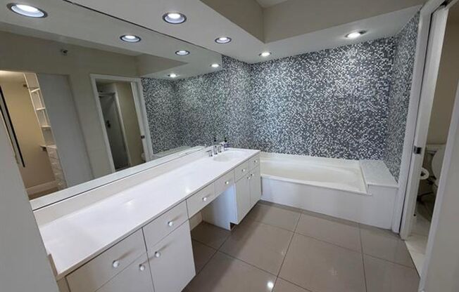 2 beds, 2 baths, $3,500, Unit # 2303