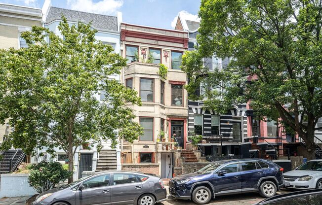 Available now! 2 Bed 2 Bath in Adams Morgan! Close to public transit and the best of city living!