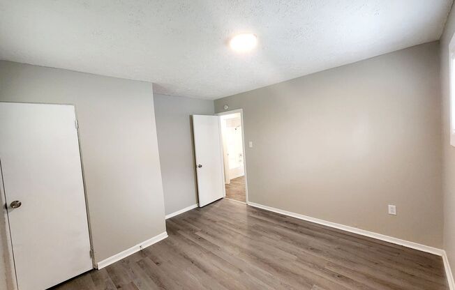 3 beds, 1 bath, $900