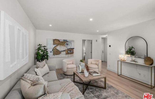 2 beds, 2 baths, 900 sqft, $4,000, Unit 806