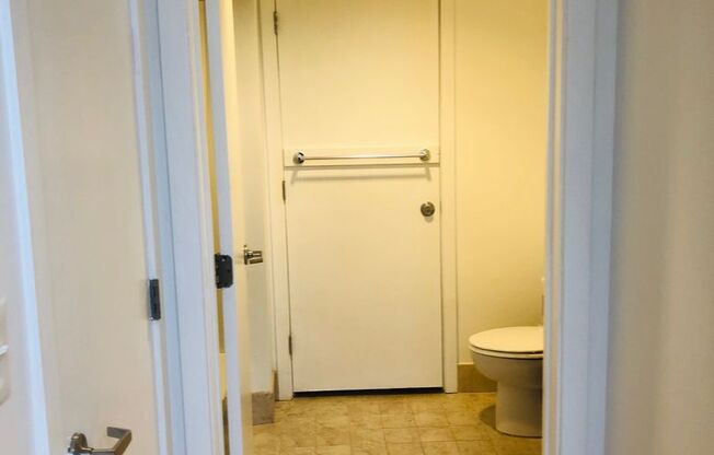 2 beds, 2 baths, 900 sqft, $2,099, Unit 307