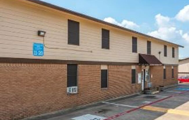 2 beds, 1 bath, 750 sqft, $1,350, Unit 304-13