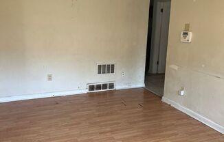 2 beds, 1 bath, $850, Unit 3A