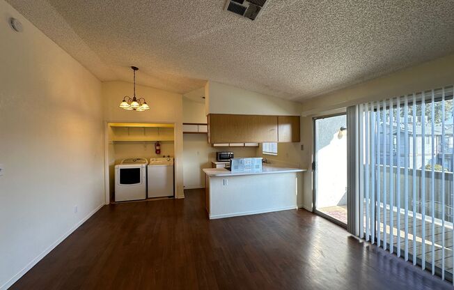 2 beds, 1 bath, $1,350, Unit Unit 136