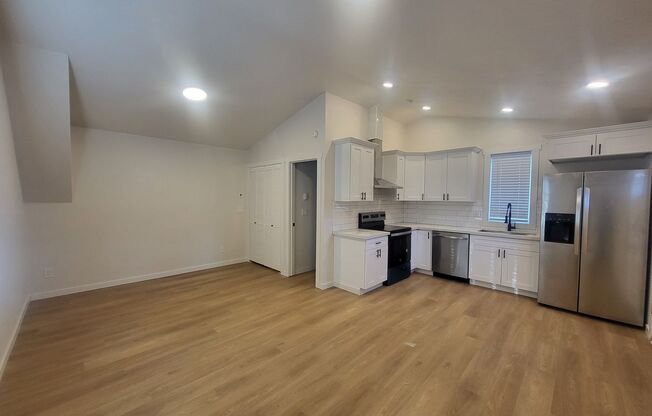 Studio, 1 bath, 500 sqft, $1,100, Unit Unit B