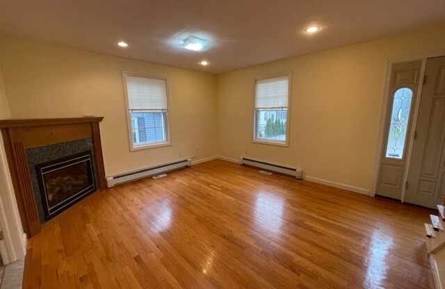 4 beds, 2 baths, 1,590 sqft, $4,300