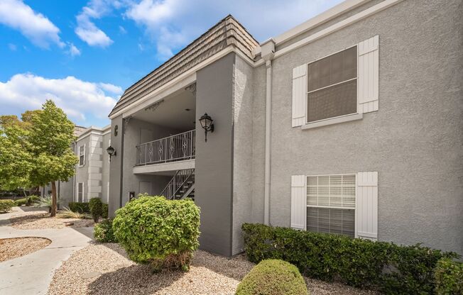 2 Bedroom, 2 Bathroom Condo unit in a Gated Community!
