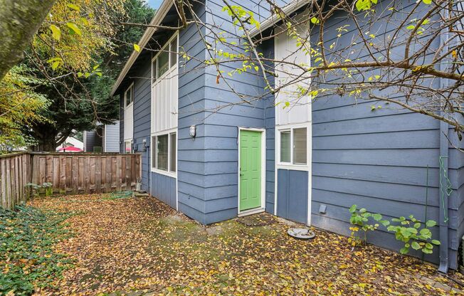 3 beds, 1.5 baths, 1,246 sqft, $2,199, Unit 2611-1