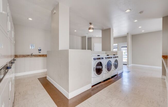 2 beds, 2 baths, 934 sqft, $1,359, Unit 216