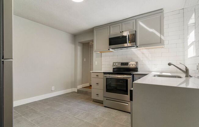 1 bed, 1 bath, 650 sqft, $850, Unit White Oaks #2