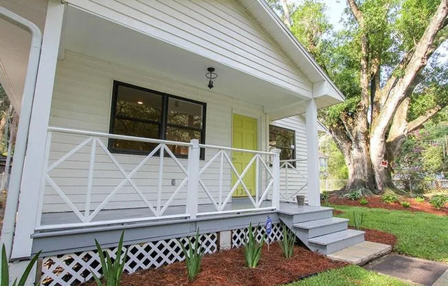 Fully Renovated Home in Prime Tampa Location with Fenced and Private Yard! 3bed |1.5 bath