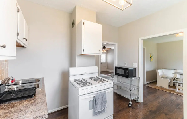 3 beds, 1 bath, $2,050