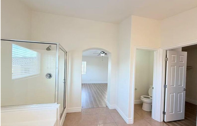 4 beds, 3 baths, $2,400