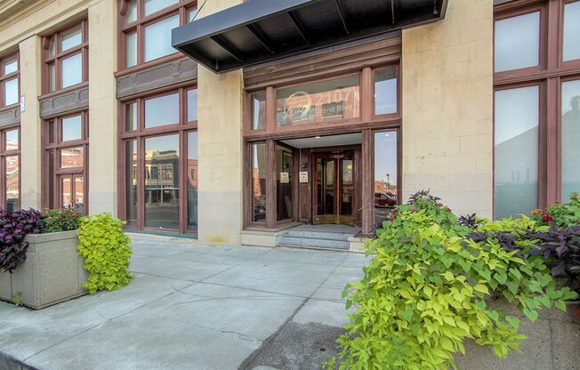 One Bedroom Unit in Wonderful Western Auto Lofts