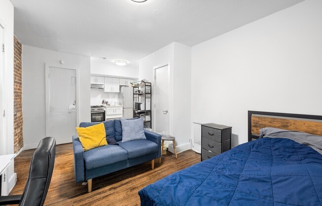 310 W 22 ST