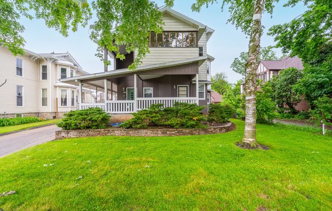 536 Algoma Blvd
