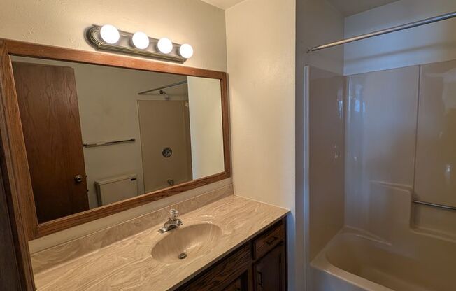 2 beds, 2 baths, 1,034 sqft, $1,279, Unit 1401 094