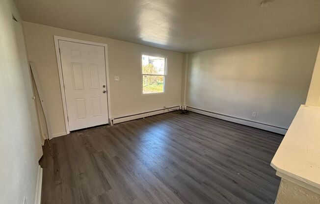 2 beds, 1 bath, $1,095