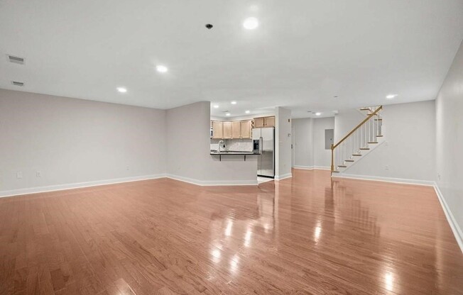 120 Wyllis Ave 320