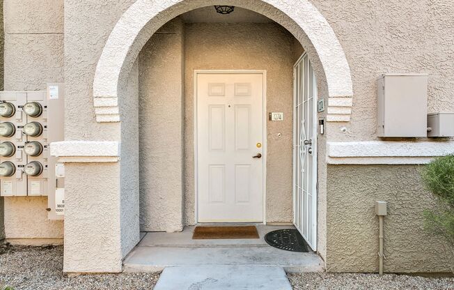 Fully Furnished/Great location 3 bedrooms 2  bath, community pool/gated in south summerlin area