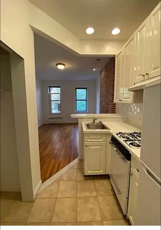 534 E 83 ST