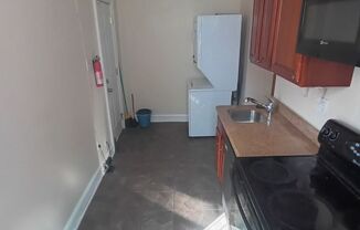 3 beds, 1 bath, $1,850, Unit 1