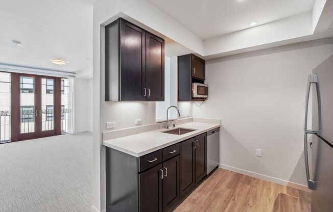 1p685 - 2072 Addison St.