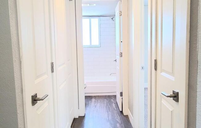 1 bed, 1 bath, 560 sqft, $1,245, Unit 33
