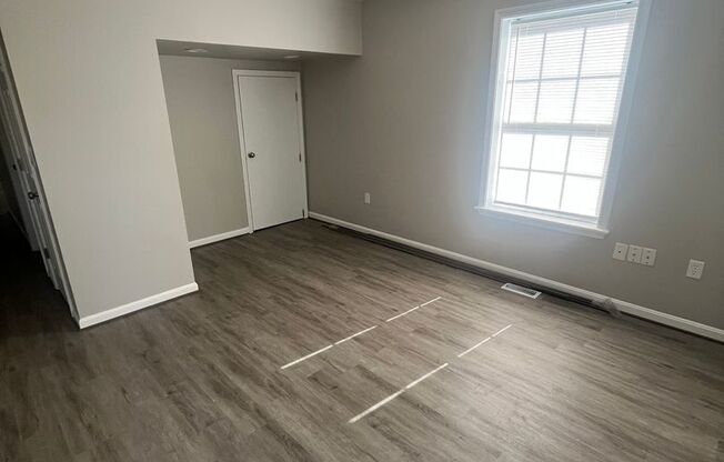 Gorgeous Fully Renovated 4 br/2 bath!