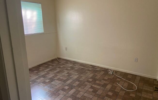 2 beds, 1 bath, $1,560