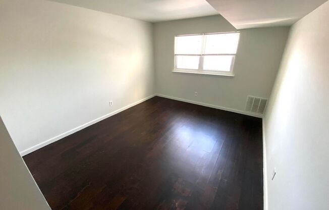 1 bed, 1 bath, 700 sqft, $2,400, Unit 306