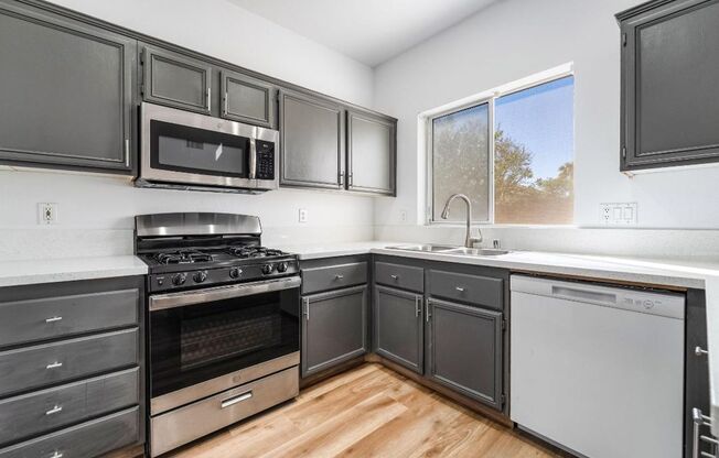 Silverado Ranch: Bright, Open Concept 3/2/2 Home with Downstairs Bedroom & Full Bath, Community Pool