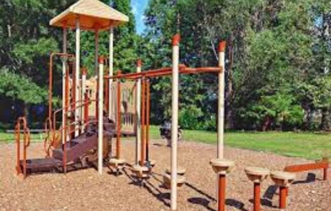 3 beds, 2 baths, 1,086 sqft, $2,150, Unit F-044