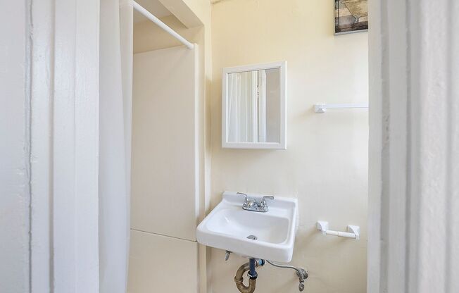 Studio, 1 bath, 164 sqft, $1,145.83, Unit 215