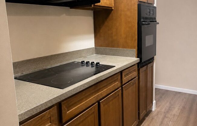 2 beds, 2 baths, 883 sqft, $1,685, Unit 213