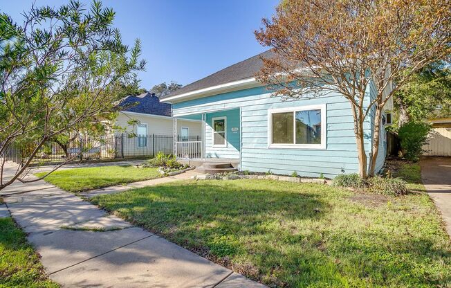 Newly Remodeled 2 Bed, 1 Bath Home near Historic Southside- 76110