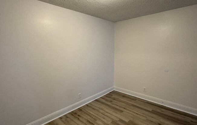 Newly Renovated Macon Gem: Spacious 1-Bedroom Apartment with Patio & Modern Amenities