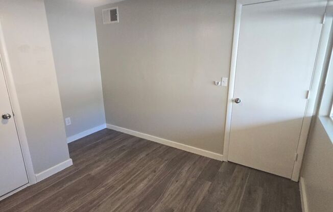 2 beds, 1 bath, 850 sqft, $1,195, Unit 18