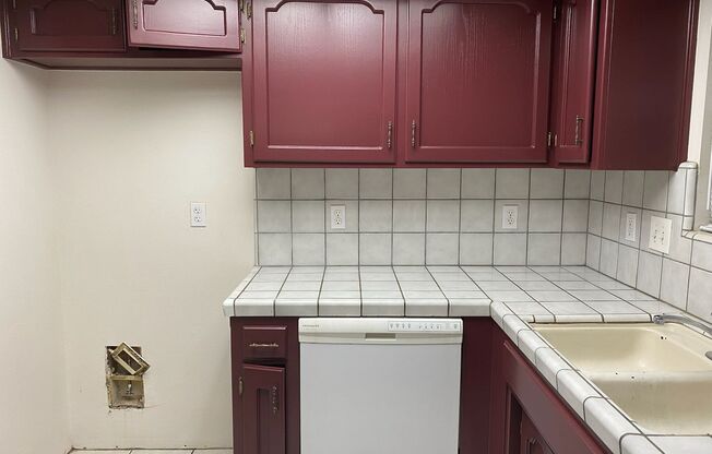 1612 N. NORMAN DR. - 3 BEDROOM 2 BATHROOM - VISALIA