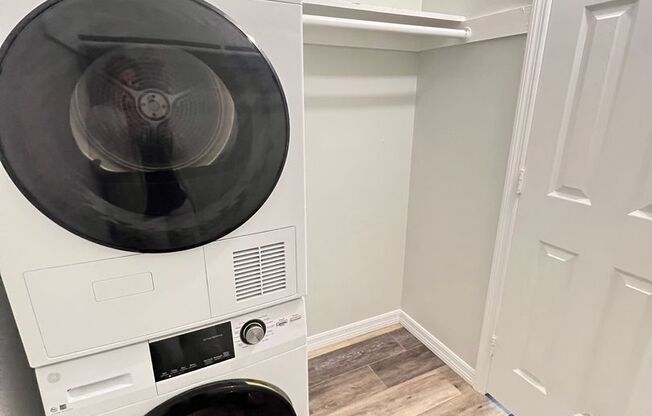 2 beds, 1.5 baths, 800 sqft, $1,595, Unit 231