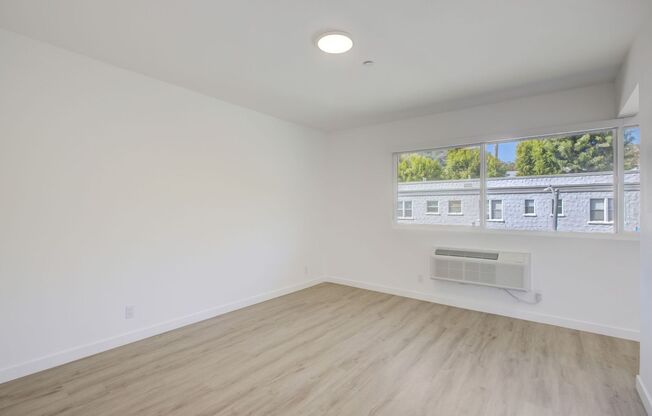 Studio, 1 bath, 425 sqft, $1,949, Unit 204